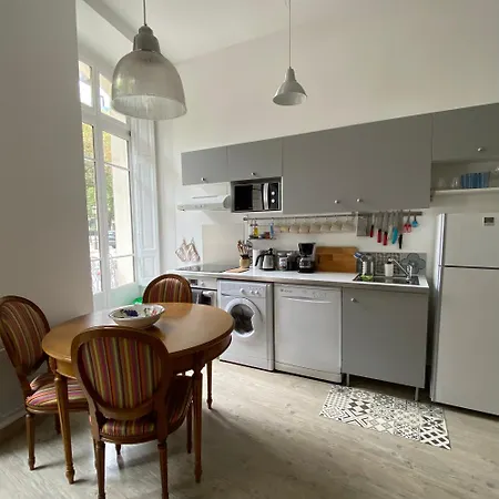 Apartament Ground Floor - Hauseman Building Close To Thermes